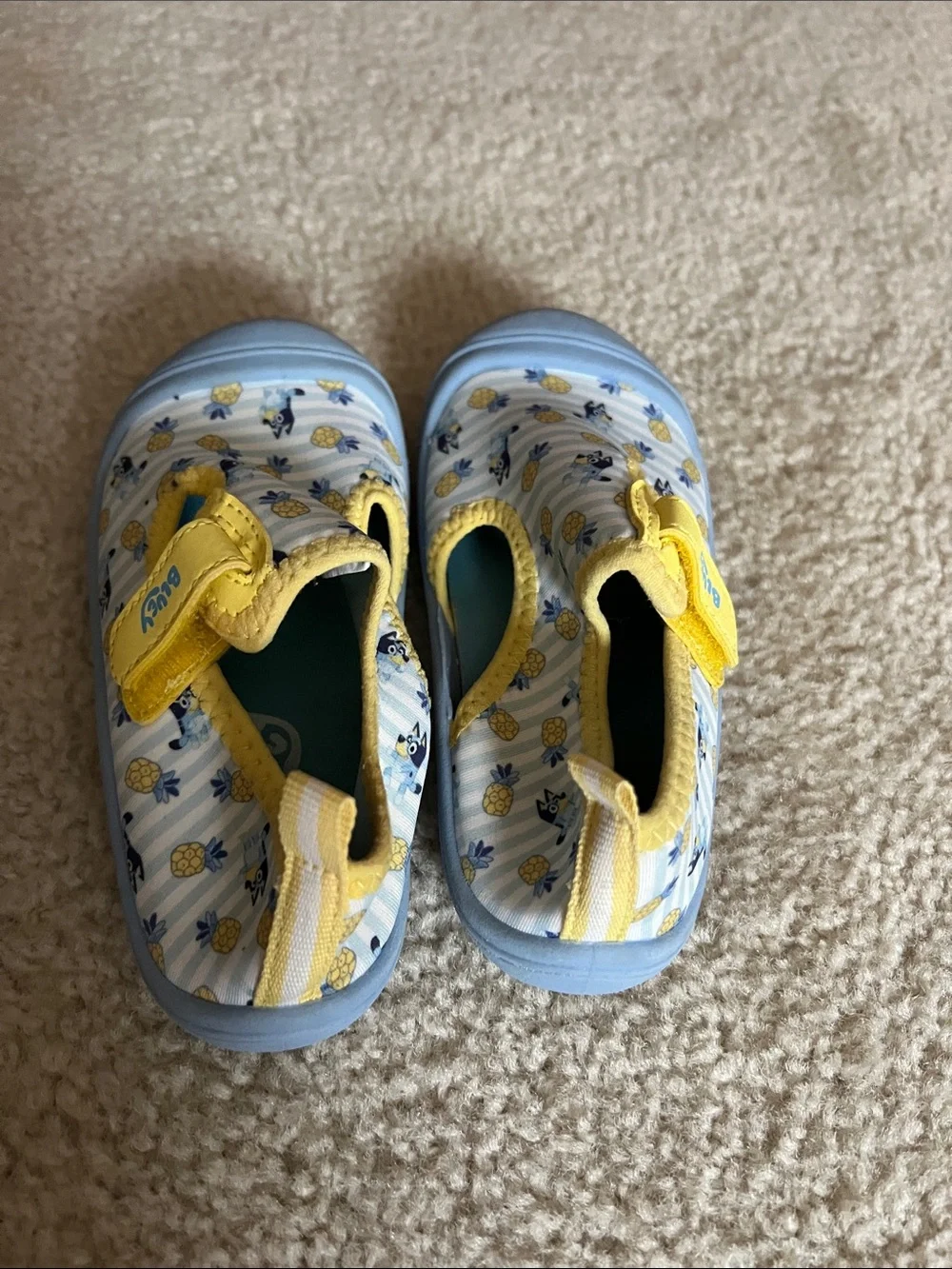 Toddler size 7-8 Kids Pineapple Print Water-Ready Shoes in Yellow and Light Blue